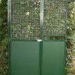 deurpaneel 102x200cm in groen alu met  groene acp 3 mm ,bovenaan draad  en nis voor voederplateau