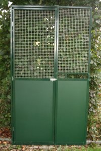 deurkader met groene trespa onderaan